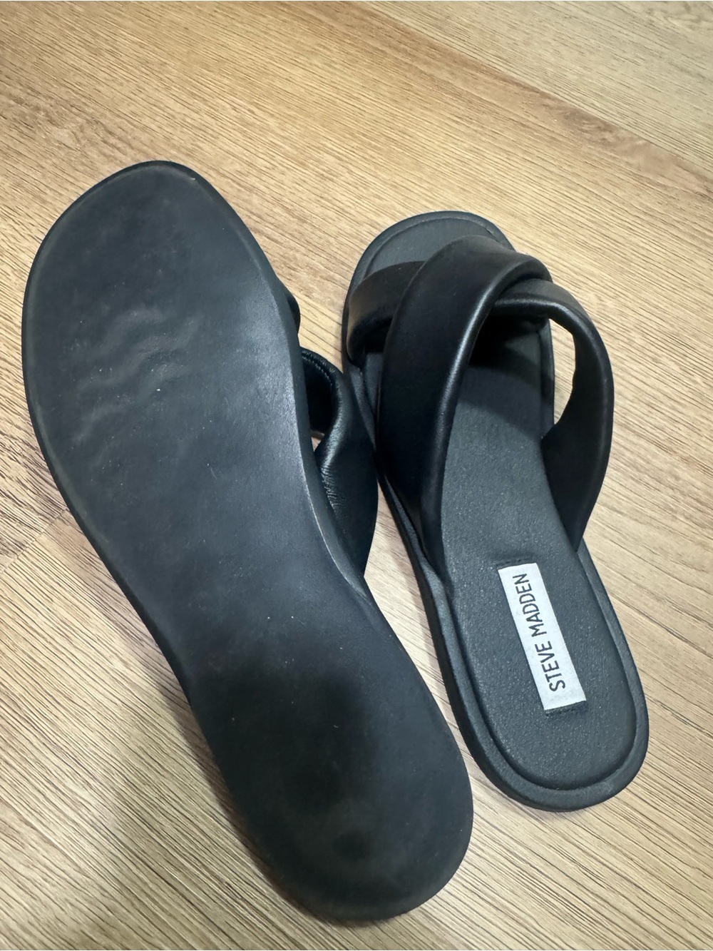 Steve Madden Klarke Black Crisscross Padded Slide Sandals - Picture 2 of 2